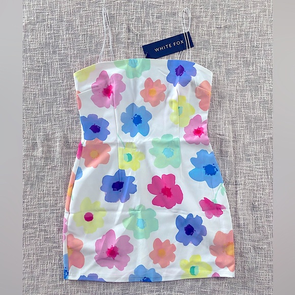 White Fox Boutique Dresses & Skirts - NWT White Fox Floral Print Dress